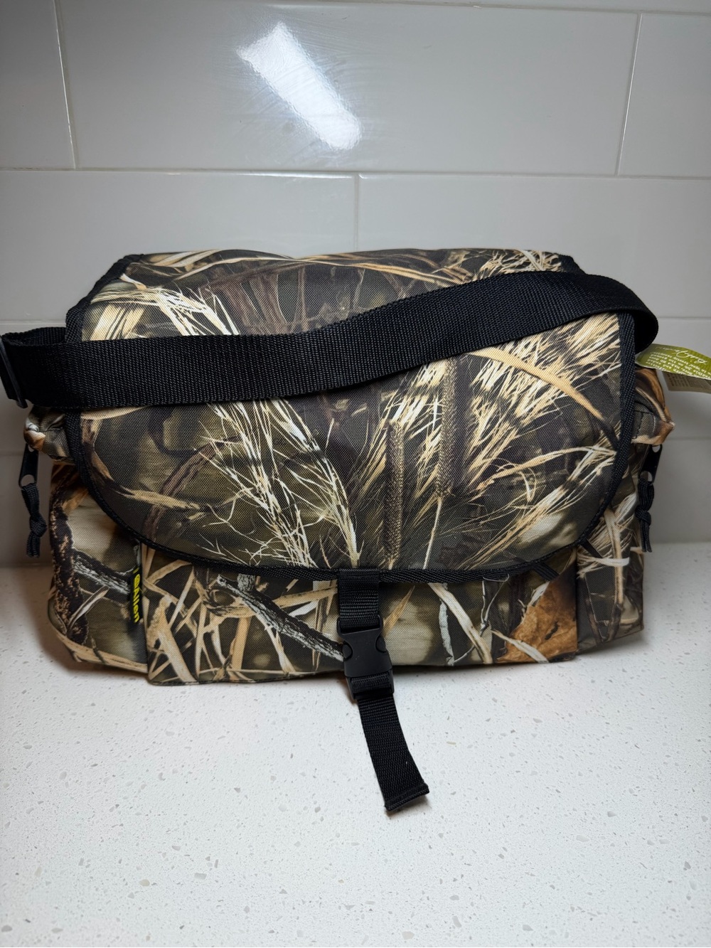Allen Company waterfowl blind/gear bag Hunting Marsh camo like baggu realtree